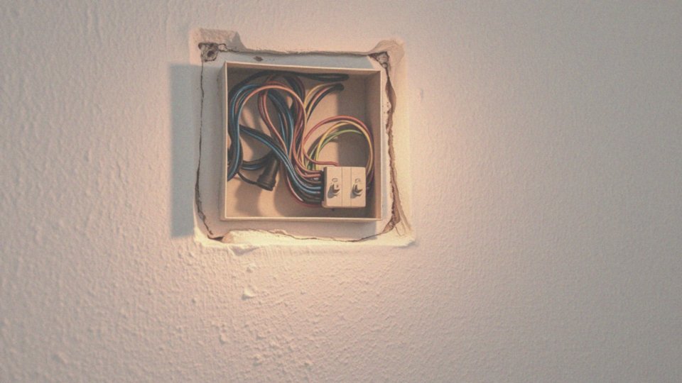 Dlaczego warto zlecić podłączenie elektryczne profesjonalistom?