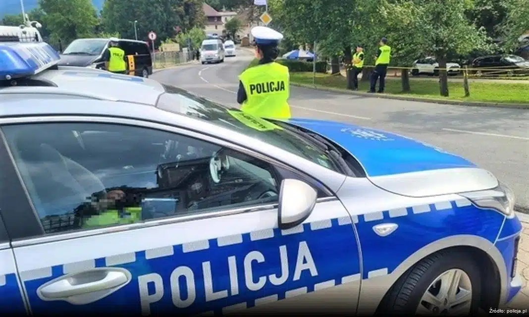 Skuteczne zatrzymanie pary poszukiwanej przez policję w Prażmowie