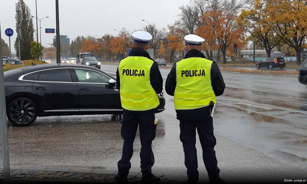 Policjanci poza służbą ratują życie na drodze ekspresowej S8